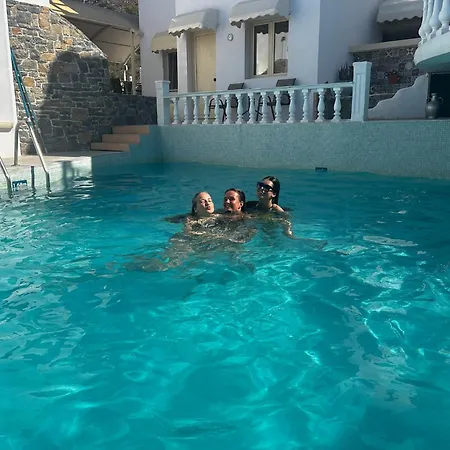 Entire Full View 3 Bedrooms 3 Bathrooms 3 Kitchens וילה הרסוניסוס