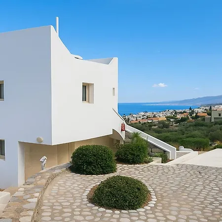 Entire Full View 3 Bedrooms 3 Bathrooms 3 Kitchens *