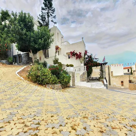 Entire Full View 3 Bedrooms 3 Bathrooms 3 Kitchens *