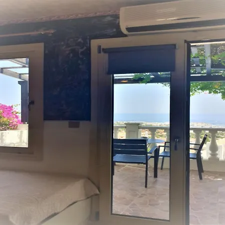 Entire Full View 3 Bedrooms 3 Bathrooms 3 Kitchens *