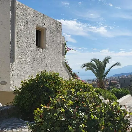 Entire Full View 3 Bedrooms 3 Bathrooms 3 Kitchens *