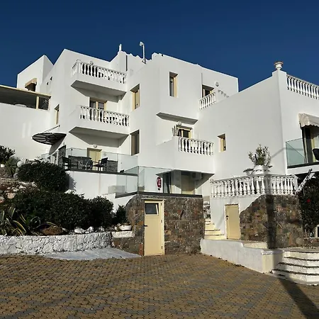 Entire Full View 3 Bedrooms 3 Bathrooms 3 Kitchens