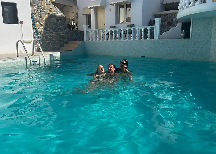 Entire Full View 3 Bedrooms 3 Bathrooms 3 Kitchens Villa Hersónissos