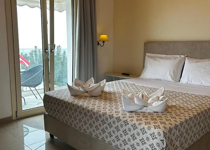 Entire Full View 3 Bedrooms 3 Bathrooms 3 Kitchens Villa *