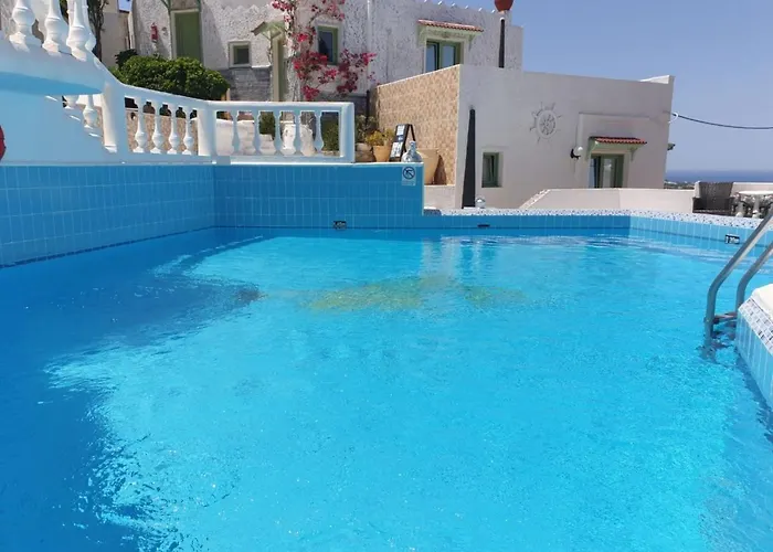 Entire Full View 3 Bedrooms 3 Bathrooms 3 Kitchens *