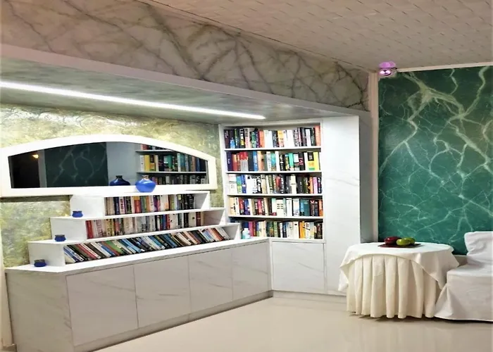 Entire Full View 3 Bedrooms 3 Bathrooms 3 Kitchens