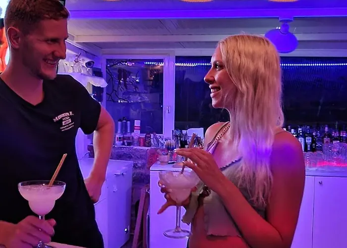 Entire Full View 3 Bedrooms 3 Bathrooms 3 Kitchens