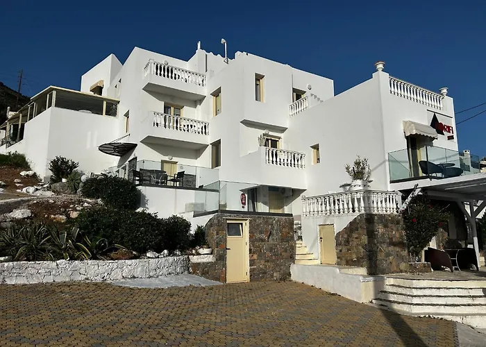 Entire Full View 3 Bedrooms 3 Bathrooms 3 Kitchens